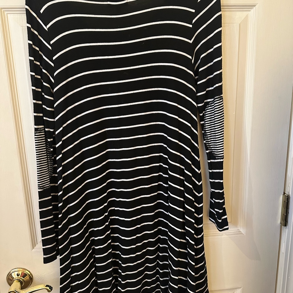 Ella Black and White Long Sleeve Sheath Dress - Picture 2 of 3